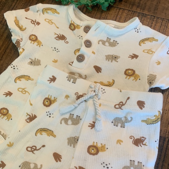 0-3 M Emily and Oliver suit - Picture 2 of 4